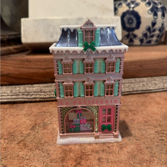 Bath and Body Works, Emily In Paris light up Wallflower. - Picture 2 of 4